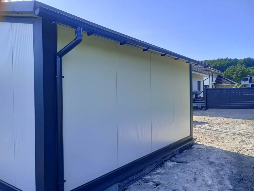 Garaż PIR 6 × 5,8 m biel i grafit